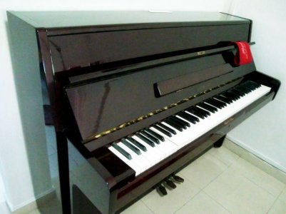 PianoThompson1.jpg